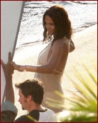 halle-berry_04.jpg - 110 KB