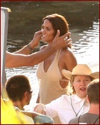 halle-berry_08.jpg - 124 KB