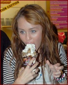 miley-cyrus_10.jpg - 147 KB