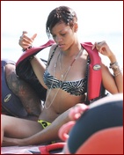 rihanna_11.jpg - 133 KB