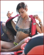 rihanna_11.jpg - 133 KB