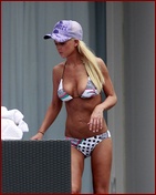 tara-reid_04.jpg - 79 KB