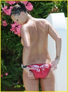 danielle-lloyd_07.jpg - 66 KB