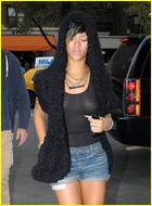 rihanna_04.jpg - 157 KB