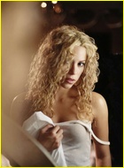 shakira_09.jpg - 106 KB