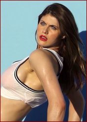 Alexandra Daddario Nude Pictures