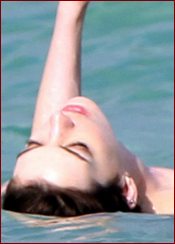 Anne Hathaway Nude Pictures