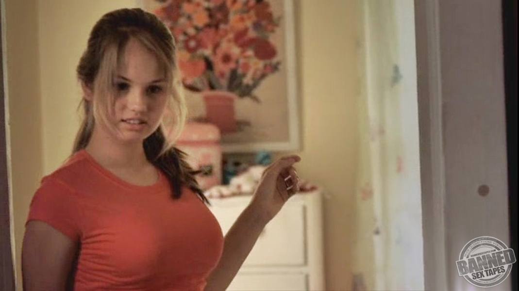 Debby Ryan Nude Pics. 