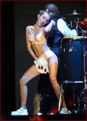 Miley Cyrus Nude Pictures