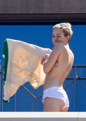 Miley Cyrus Nude Pictures