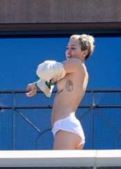 Miley Cyrus Nude Pictures