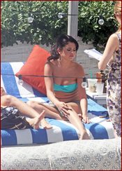 Selena Gomez Nude Pictures