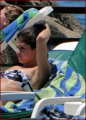 Selena Gomez Nude Pictures