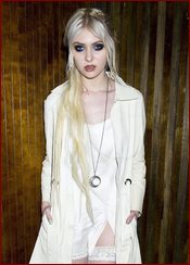 Taylor Momsen Nude Pictures