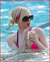 avril-lavigne_01.jpg - 194 KB