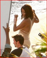 halle-berry_04.jpg - 126 KB