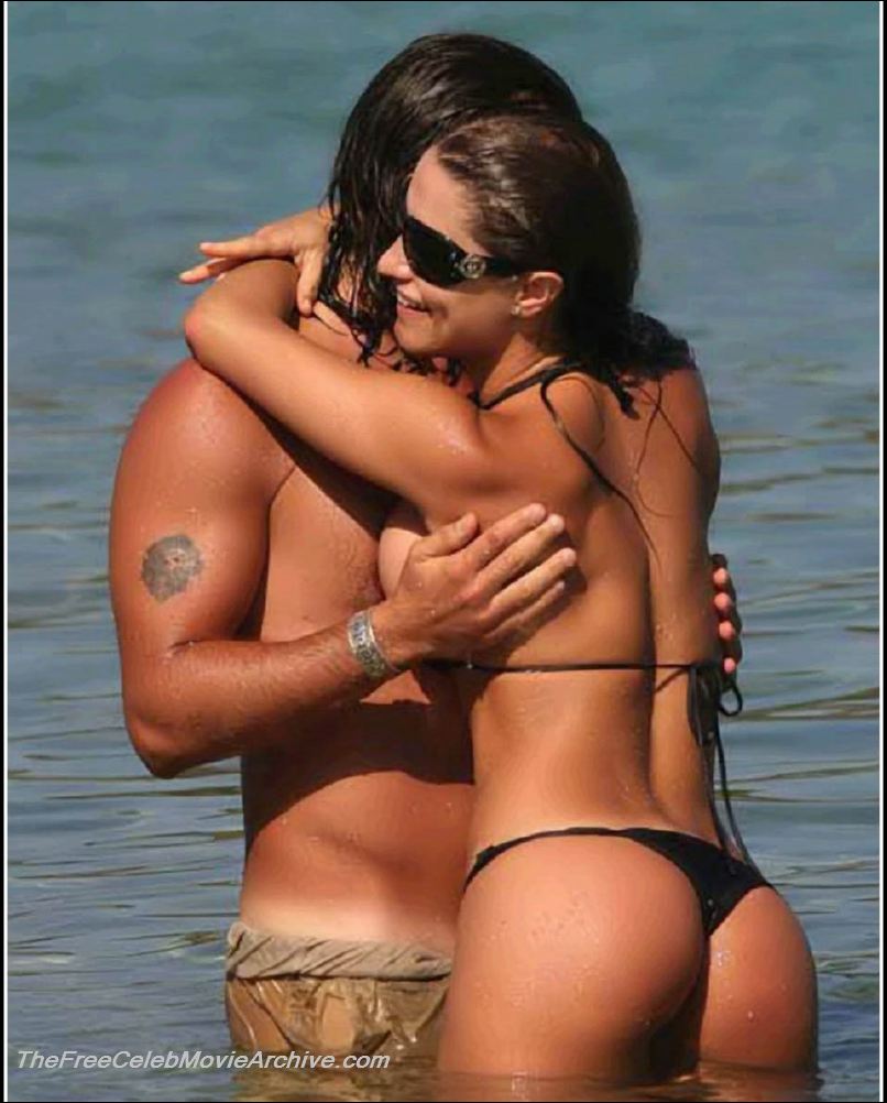 Lola Ponce fully naked at TheFreeCelebMovieArchive.com! 