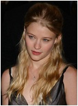 Emilie de Ravin Nude Pictures